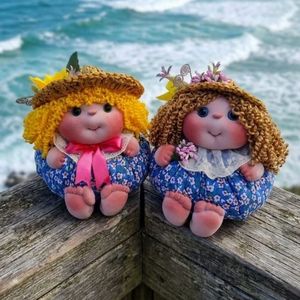 Muñeca Esculpida Suave Personalizable de 24 cm - Muñeca con Sombrero de Paja y Opciones de Cabello Rizado Personalizadas, Hecha a Mano - Product Image 2