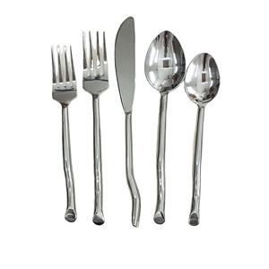 Ensemble de couverts élégants en acier inoxydable de 5 pièces avec poignées décoratives à motif de marteau Argenterie de haute qualité de style américain - Product Image 1