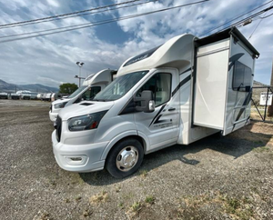 Fournisseur en gros de camping-cars d'occasion 2024 T-h-o-r V-e-g-a-s 24.1 Classe A à moteur essence - Product Image 5