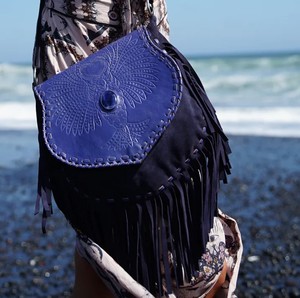 Sac à bandoulière en cuir de vache Cobalt peint à la main avec rabat et ailes de colombe XL cuir véritable nouvelle saison fronde Lapis Lazuli pierre entourant - Product Image 3