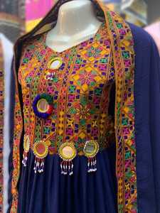 NOUS SOMMES FABRICANT PROFESSIONNEL TOUS LES TYPES AFGHANI KUCHI VINTAGE DAMES BRODÉ PATCHWORK CHARMA LACE LONGUEUR DU SOL NATUREL - Product Image 4