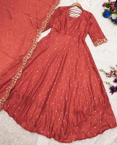 Costume Chinnon Anarkali à la mode avec miroir Work & Border Dupatta Tenue de fête et de mariage pour femme - Product Image 6