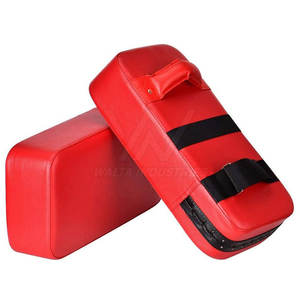 Coussinets de frappe thaïlandais de qualité supérieure avec mousse haute densité et revêtement en cuir durable pour l'entraînement aux arts martiaux et la pratique du kickboxing - Product Image 6
