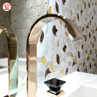 Carreaux de mosaïque en marbre de luxe: motifs artisanaux exquis pour décor de cuisine et de salle de bain mosaïque de marbre jet d'eau