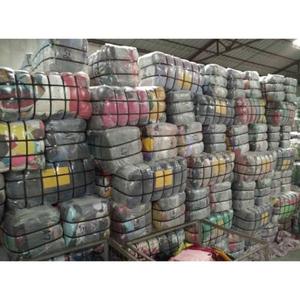 Bale de vêtements usagés mixtes en gros pour les acheteurs et les commerçants internationaux de vêtements - Product Image 5