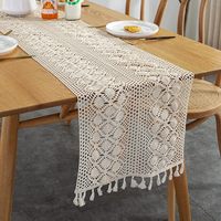 Chemin de table en macramé avec nouage complexe et texture élégante pour décor de salle à manger d'inspiration vintage ou cottage core