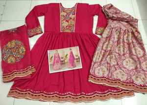 Dernier créateur Georgette Soie Broderie Séquence Travail Sharara Costume Vêtements indiens et pakistanais - Product Image 3