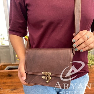 حقيبة كروس نسائية من الجلد الأصلي مخصصة من المصنع حقيبة يد نسائية من جلد البقر عالية الجودة قفل فاخر أنيق - Product Image 1