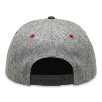 Casquette Snapback Grise Texturée Personnalisée avec Visière Noire Plate, Séchage Rapide, Imperméable, Logo Brodé, pour le Golf et les Sports d'Été