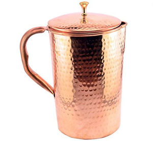 Famoso diseño indio martillado jarra de cobre pantalla de mesa antideslizante Mesa Premium jarra de agua sugerencia Ayurvédica de Tradebit - Product Image 1
