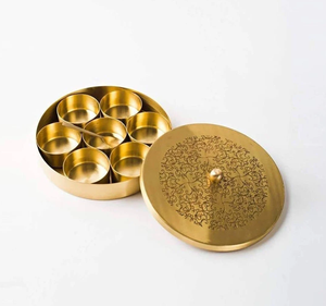 Spice Box High Quality Brass Engraved Lid with Knob Round 7 bowls Pantry Ware Seasoning Boxes Masala Organizer Kitchen Hotel