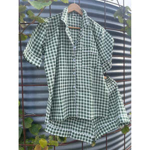 Pijama corto verde a cuadros vichy personalizable, mono sostenible con cintura elástica y cordón con botones para el hogar, conjunto de bata tejida ODM - Product Image 1