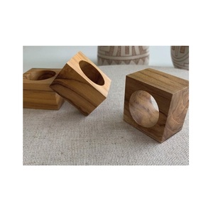 Rond de serviette en bois élégant fait à la main écologique stocké carré Design ensemble de 6 accessoires de table à manger pour les mariages de banquet - Product Image 1