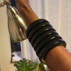 กำไลและสร้อยข้อมือเรซิ่นสำหรับผู้หญิง คอลเลคชั่นใหม่ เครื่องประดับสไตล์นางฟ้าสำหรับงานปาร์ตี้และงานแต่งงาน คุณภาพสูง - Product Image 2