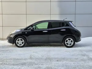 Nissan Leaf I 2011 (ZE/0/AZE0) con Batería de Litio, Asientos de Cuero, Neumáticos R18, 6 Asientos, Techo Panorámico - Product Image 3