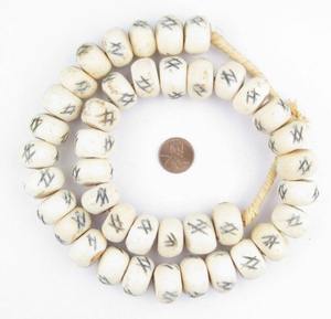 Elegant White Foliage <b>Garland</b> for <b>Outdoor</b> and Indoor Decorations Versatile Design Suitable for Weddings Parties or Home Accents - Product Image 1