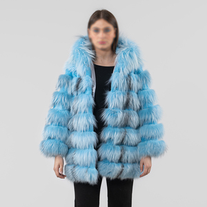 Chaqueta Transpirable de Primera Calidad con Capucha, Fabricada con Pelaje Sintético de Zorro Azul, 100% Poliéster - Product Image 2