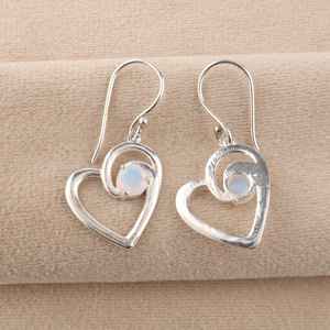 Boucles d'oreilles faites à la main en argent sterling 925 plaqué or avec opale laiteuse pour femmes - Cadeau d'anniversaire et de fête - Product Image 6