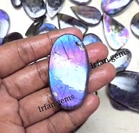 Découvrez la beauté du cabochon en Labradorite violette naturelle avec un flash de couleur vibrante idéal pour la guérison ou la collection de bijoux