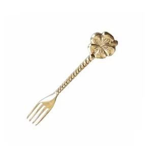 Fourchette à couverts de luxe en acier inoxydable de première qualité, conçue pour les clients de la salle à manger et de l'hôtellerie avec poignée en forme de fleur - Product Image 1