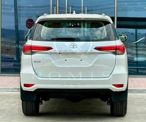 Toyota Fortuner EXR 2.7L V4 SUV Automatica a Benzina Usata Bianca 2023 Pronta per la Spedizione - Product Image 3