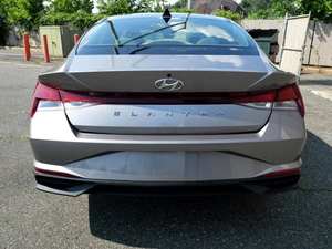 Argenté 2024 SEL Traction avant Sièges en cuir foncé Système de navigation Démarrage à distance Toit ouvrant Android Auto Jantes en alliage - Product Image 6