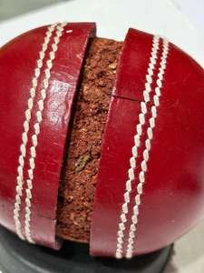 Balles de cricket en cuir de haute qualité Logo personnalisé Design Couleur personnalisée Taille personnalisée Sports d'équipe Divertissement - Product Image 2