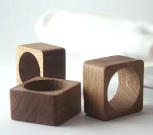 L'ensemble élégant de ronds de serviette en bois améliore le réglage de la table avec un look rustique minimal pour un repas élégant de tous les jours - Product Image 1