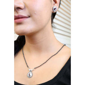 Collar Mangalsutra Ruby Paisley con Engaste de Bisel en Forma de Gota de Agua, Plata de Ley 92.5, Tecnología de Incrustación Tradicional Maharastriana para Mujer - Product Image 1