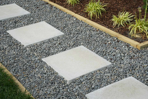 Galets de marbre gris du Vietnam de qualité supérieure, pierres naturelles dégringolées pour un décor de jardin élégant, des extérieurs de villa et des espaces extérieurs - Product Image 4