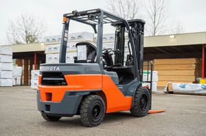 รถยกในคลังสินค้า รถยกแบบ Reach Truck และรถยกแบบ VNA - Product Image 3