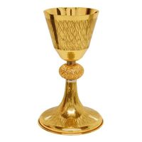 Calice en laiton à motif en relief avec finition dorée, parfait pour les occasions religieuses et les célébrations catholiques