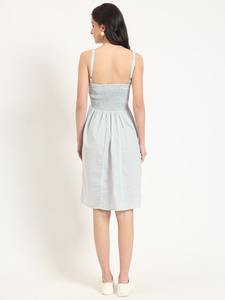 ชุดเดรสทำงานสำหรับผู้หญิงสีฟ้าอ่อนมีกระดุมด้านหน้าเหมาะสำหรับวันหยุดพักผ่อน - Product Image 4