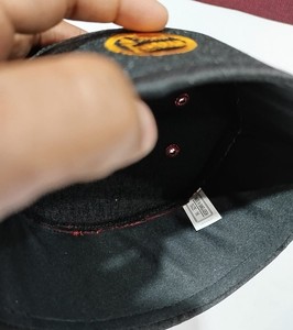 Gorra de oración musulmana bordada personalizada de alta calidad, sombrero rojo, azul, negro y blanco en Bangladesh - Product Image 2