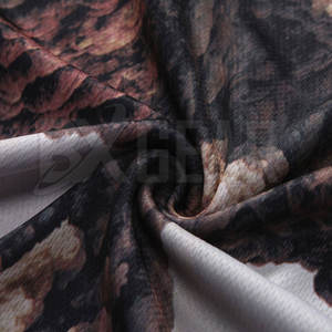 T-shirt pour homme imprimé par sublimation avec matériau léger, style à manches courtes, parfait pour les journées d'été décontractées - Product Image 6