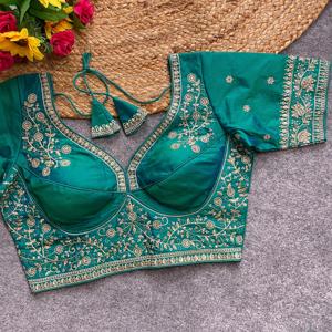 เสื้อเบลาส์มี Jari สีโรสโกลด์เส้นด้ายและเสื้อคอวีทำมือเปิดด้านหลังด้วยลวดลายคาโตริที่เป็นเอกลักษณ์ - Product Image 2