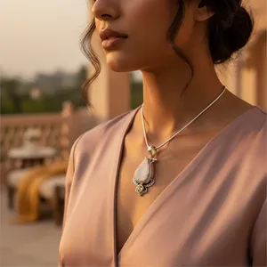 Pendentif vintage en argent 925 en forme de goutte d'eau avec incrustation de pierre naturelle citrine, serti clos, collier unisexe pour usage quotidien, Rajasthan - Product Image 3