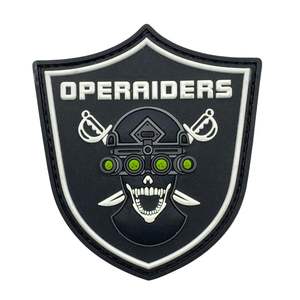 Patch en caoutchouc en forme de triangle en diamant avec logo PVC 3D personnalisé par le fabricant - Product Image 1