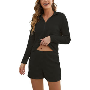 ชุดเสื้อมีฮู้ดและกางเกงขาสั้นผ้าฝ้าย100% สีดำสำหรับผู้หญิงมา2024 - Product Image 2