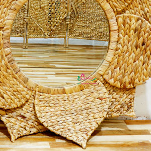 Espejo de ratán artesanal Artex Dong Thap con marco de acabado natural perfecto para decoración de pared rústica - Product Image 2