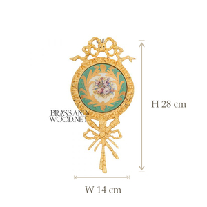Plaque murale en porcelaine peinte à la main avec motif floral dans un cadre en laiton massif doré - Product Image 5