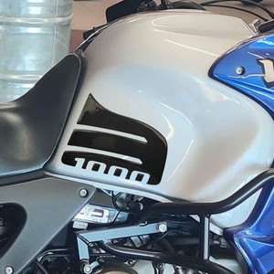 Adesivi Protettivi Laterali 3D per Serbatoio Moto Honda Varadero 1000 - Product Image 1