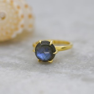 Anillo de compromiso solitario de labradorita de 6 puntas con engaste de garra, chapado en oro sobre plata, estilo vintage, con cabujón de labradorita de 8x8 mm - Product Image 2