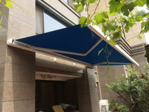 Auvent rétractable motorisé pour terrasse extérieure avec lumières LED personnalisées - Product Image 1