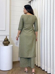 Ensemble Kurti 2 pièces de créateur avec broderie élégante et paillettes, parfait pour les fêtes de mariage, les fêtes et les tenues traditionnelles. - Product Image 4