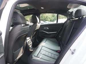 Excelente BMW Serie 5 330i xDrive AWD 2023 Blanco Usado con Llantas de Aleación R17, Asientos de Cuero Oscuro, Sistema de Navegación, Arranque Remoto y Paquete Premium - Product Image 3