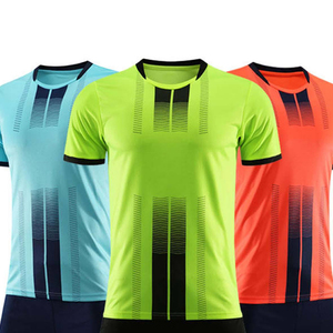 Nouveaux maillots de football personnalisés de couleur unie, kit d'uniformes de football sur mesure, maillots de foot respirants imprimés, service OEM, unisexe adulte - Product Image 2