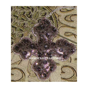 Tela hecha a mano antigua forma de cruz plata Zari bordado con cuentas trabajo colgante adornos navideños para decoración de fiesta de Navidad - Product Image 1