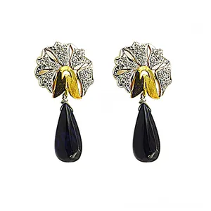 Exquisitos Pendientes de Diamantes con Diseño Floral, Ónix Negro y Baño de Oro - Product Image 2