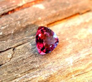 Pierre précieuse alexandrite de terre impeccable certifiée pierre alexandrite facettée coupée trillion en vrac pierre alexandrite de meilleure qualité - Product Image 4
